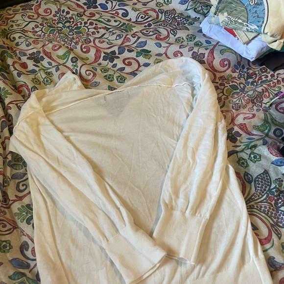 Forever21 thin sweater - Picture 3 of 3